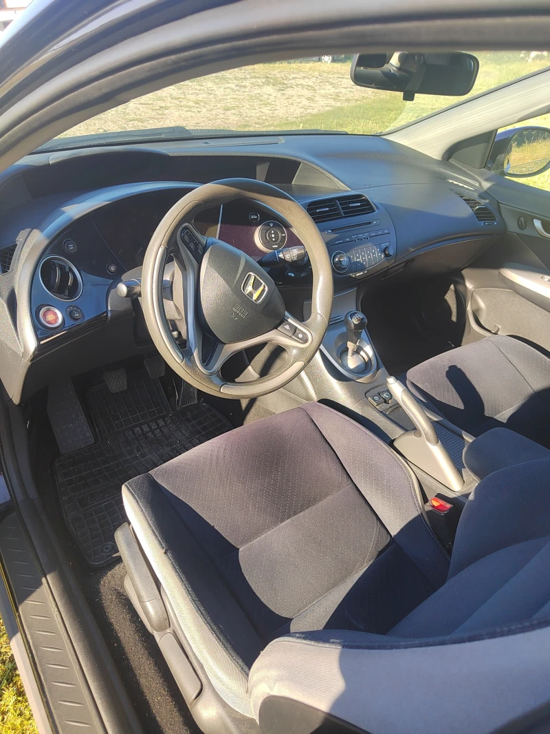 Honda Civic 1.8, снимка 3 - Автомобили и джипове - 52925596
