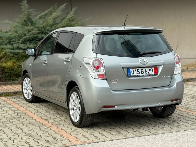 Toyota Verso 1.8i-147К.С НАВИГАЦИЯ / КАМЕРА / ОТЛИЧНО СЪСТОЯНИЕ, снимка 5 - Автомобили и джипове - 53124863