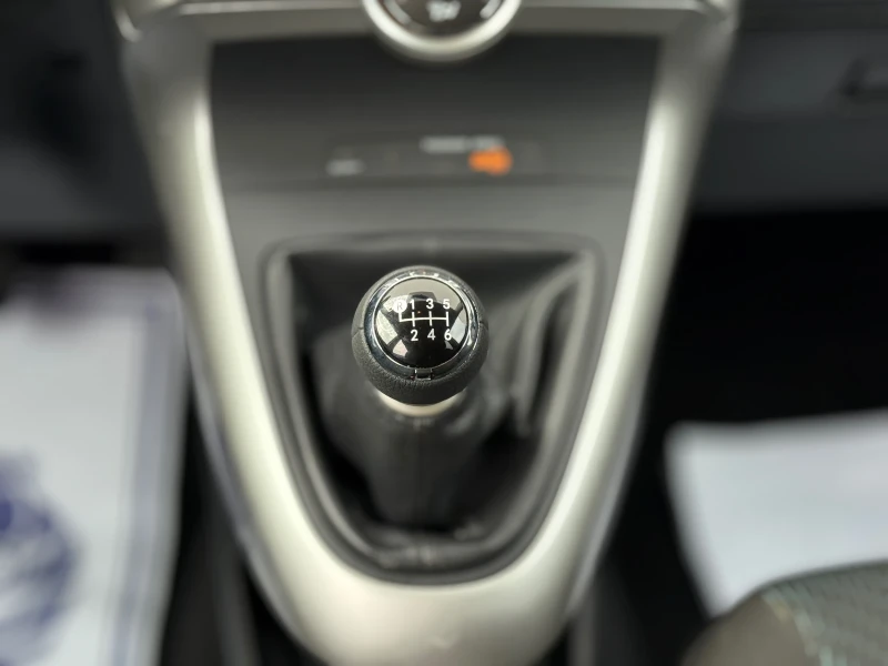 Toyota Verso 1.8i-147К.С НАВИГАЦИЯ / КАМЕРА / ОТЛИЧНО СЪСТОЯНИЕ, снимка 15 - Автомобили и джипове - 53124863