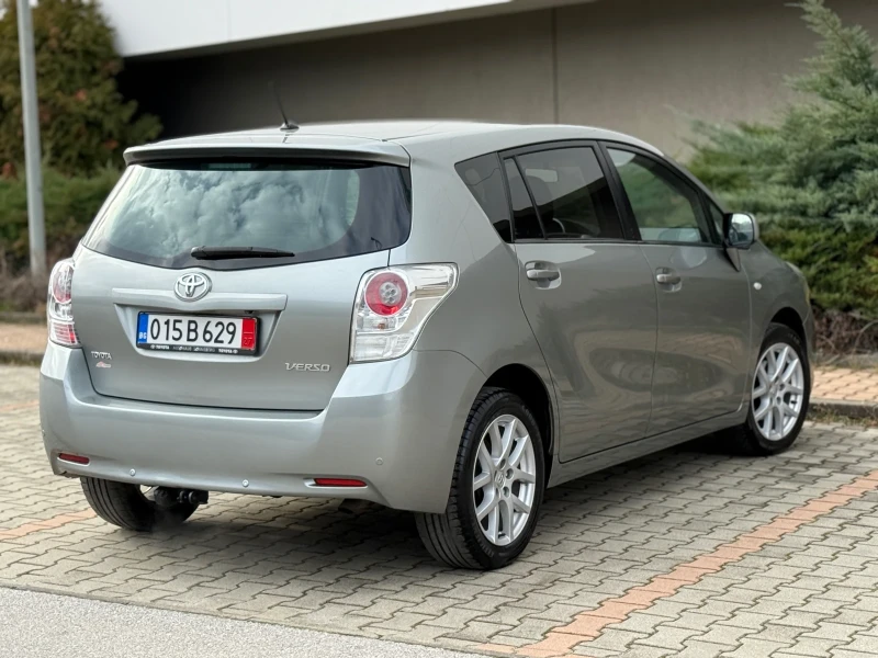 Toyota Verso 1.8i-147К.С НАВИГАЦИЯ / КАМЕРА / ОТЛИЧНО СЪСТОЯНИЕ, снимка 4 - Автомобили и джипове - 53124863