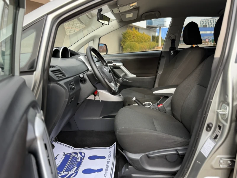 Toyota Verso 1.8i-147К.С НАВИГАЦИЯ / КАМЕРА / ОТЛИЧНО СЪСТОЯНИЕ, снимка 7 - Автомобили и джипове - 53124863