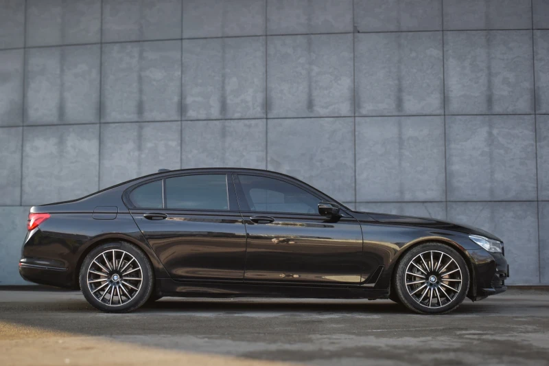 BMW 740 740d / xD / CarbonCore / harman/kardon/ ShadowLine, снимка 2 - Автомобили и джипове - 53516207
