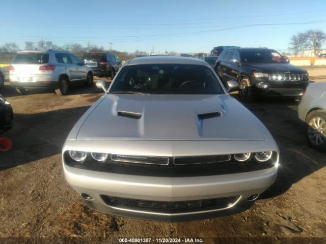 Dodge Challenger SXT AWD, снимка 3 - Автомобили и джипове - 48335275