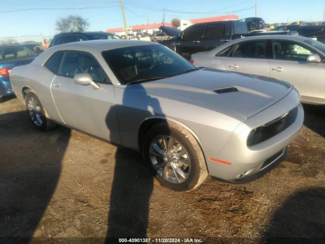 Dodge Challenger SXT AWD, снимка 2 - Автомобили и джипове - 48335275