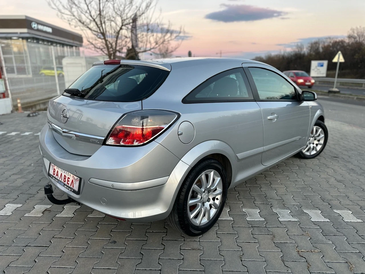 Opel Astra * GTC* 1.8i* 140HP* XENON*  - изображение 4