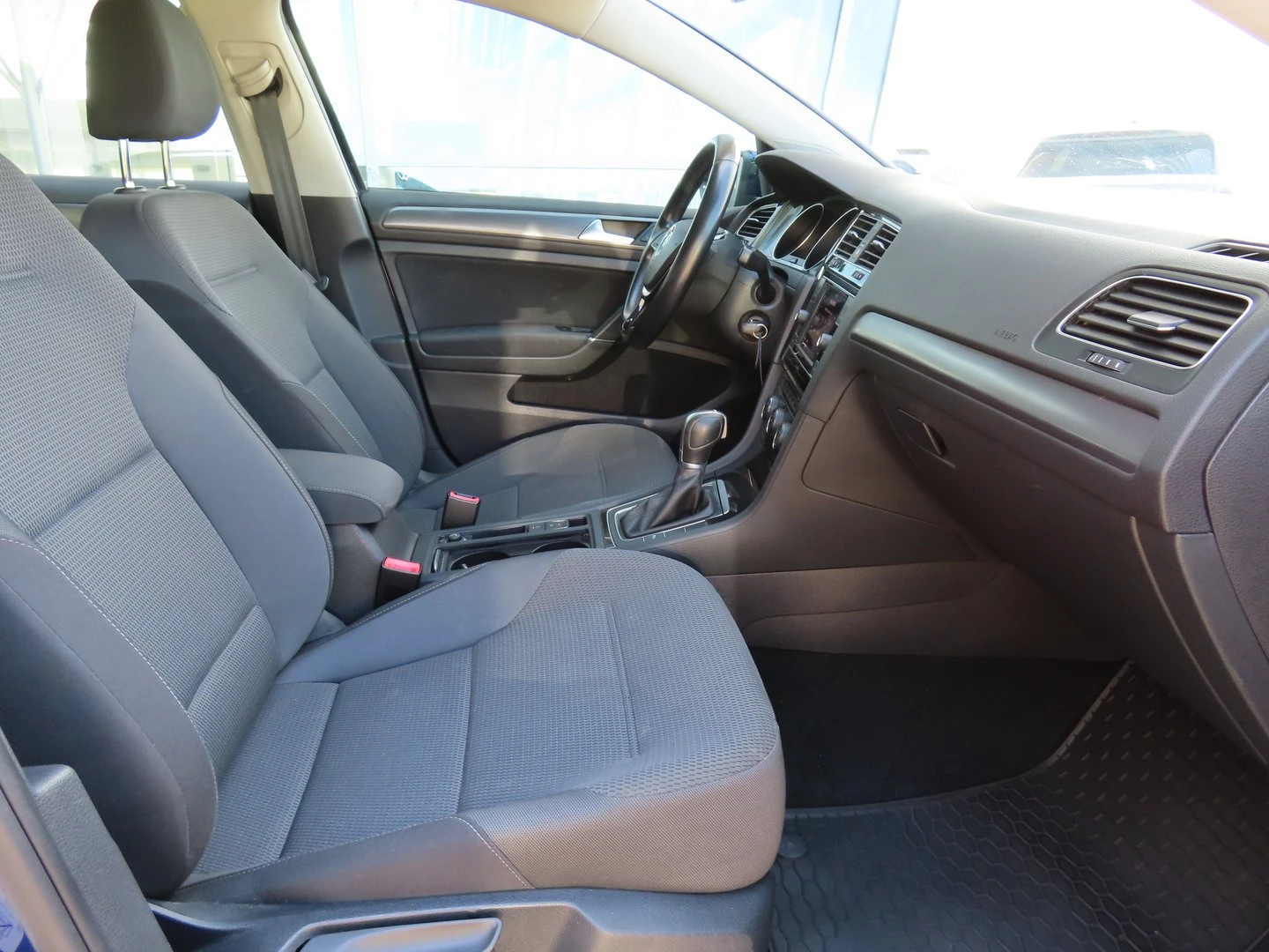 VW Golf Variant Comfortline 1.6TDI BMT - изображение 6