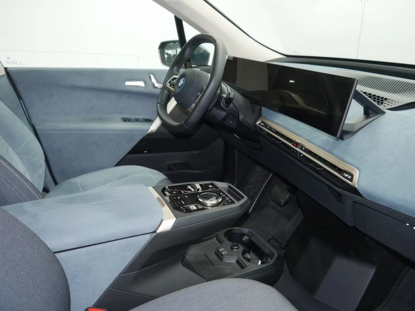 BMW iX xDrive50/523HP/M-SPORT/AHK/HUD/NAVI/LED/KLESS/475g | Mobile.bg   9