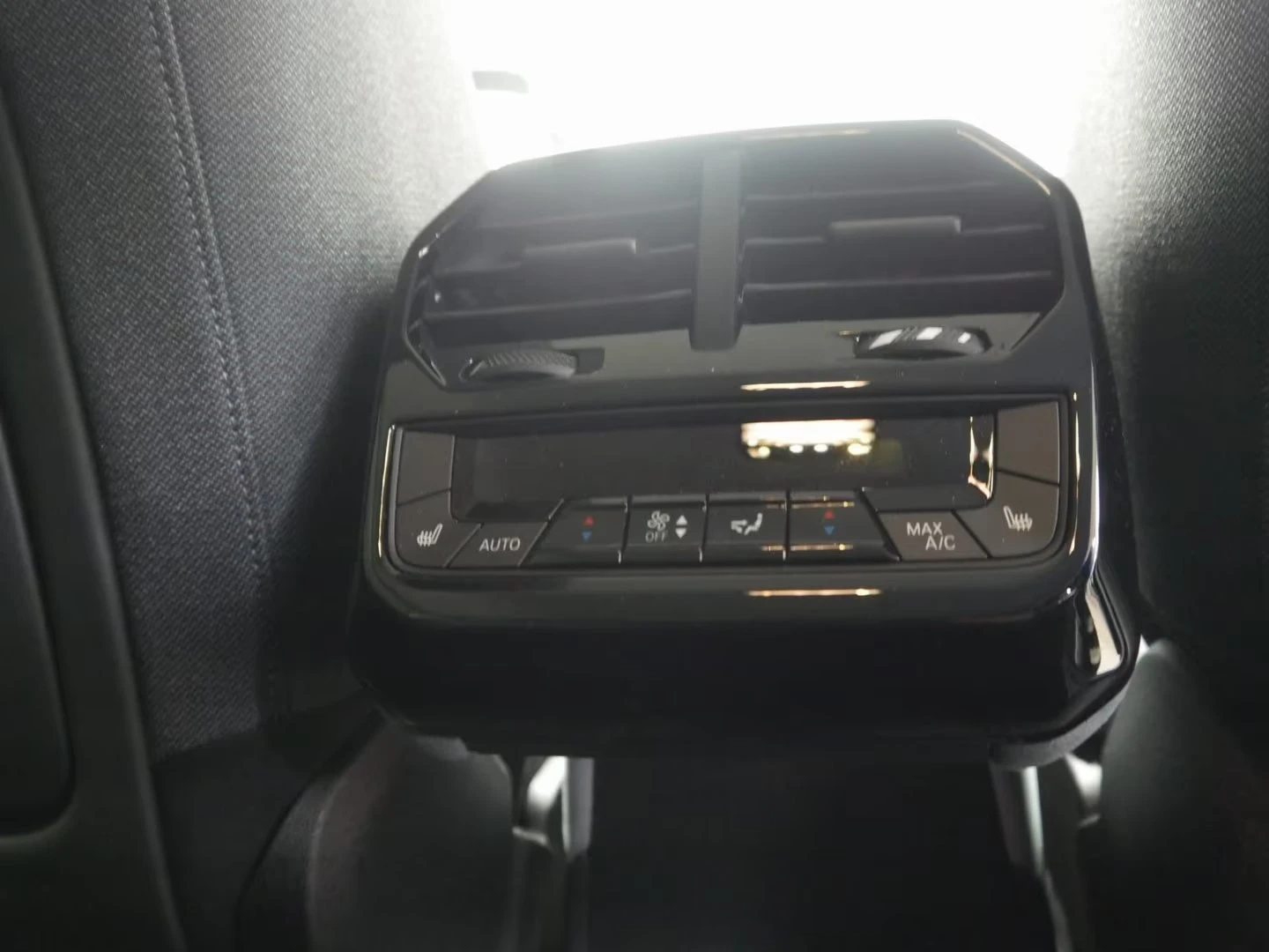 BMW iX xDrive50/523HP/M-SPORT/AHK/HUD/NAVI/LED/KLESS/475g | Mobile.bg   11