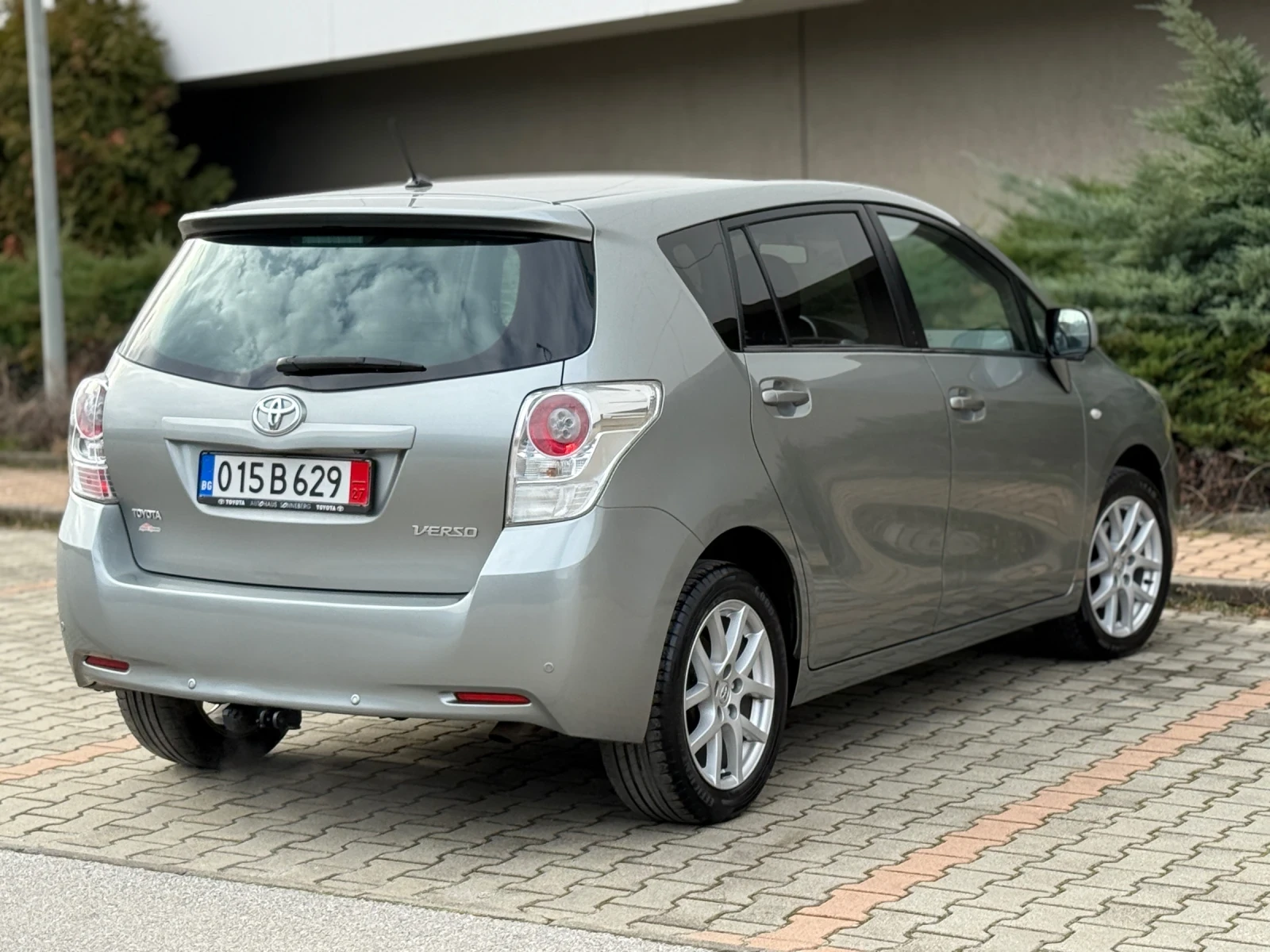 Toyota Verso 1.8i-147К.С НАВИГАЦИЯ / КАМЕРА / ОТЛИЧНО СЪСТОЯНИЕ - изображение 4