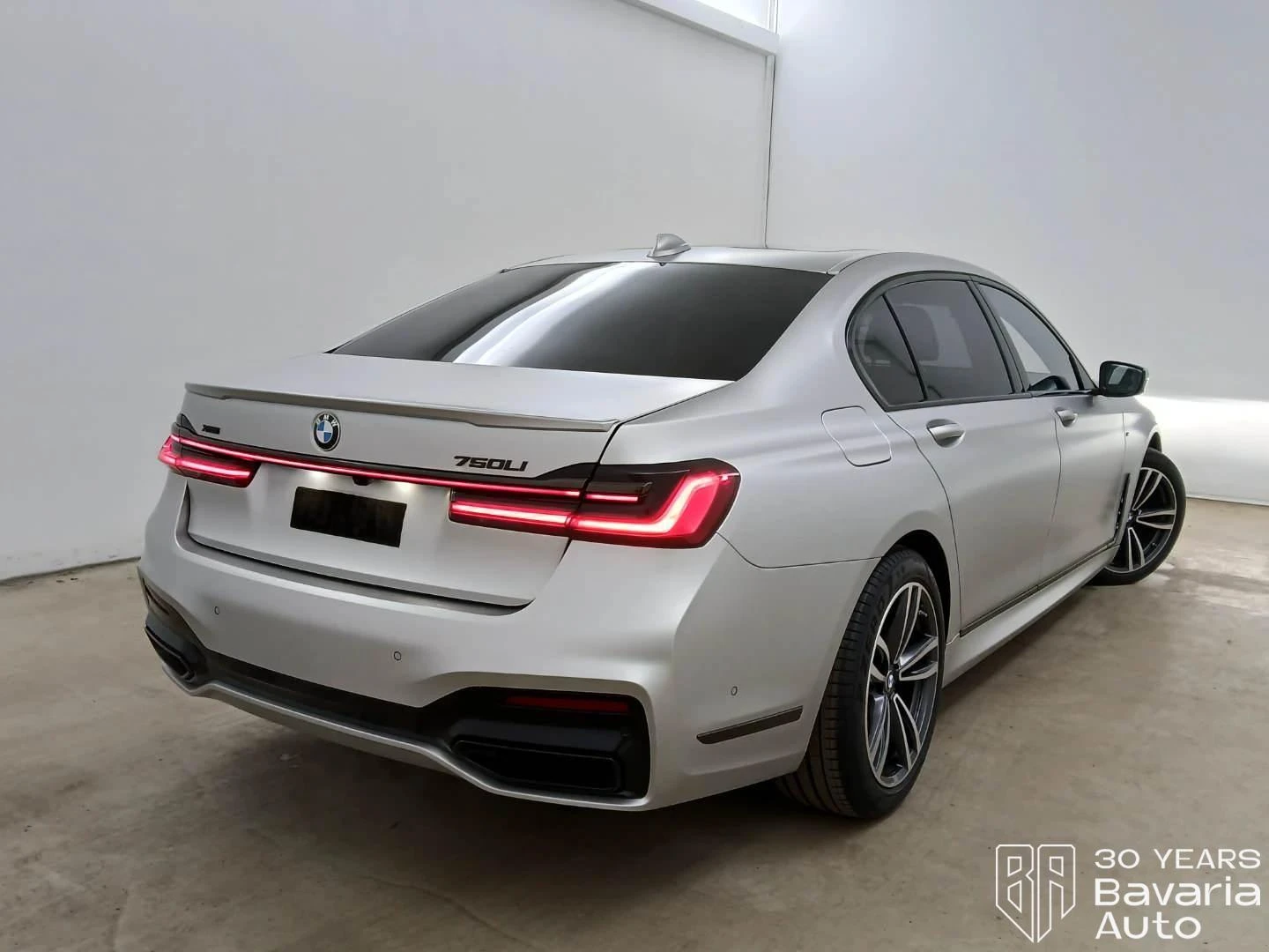 BMW 750 Li xDrive M Sport Paket - изображение 3