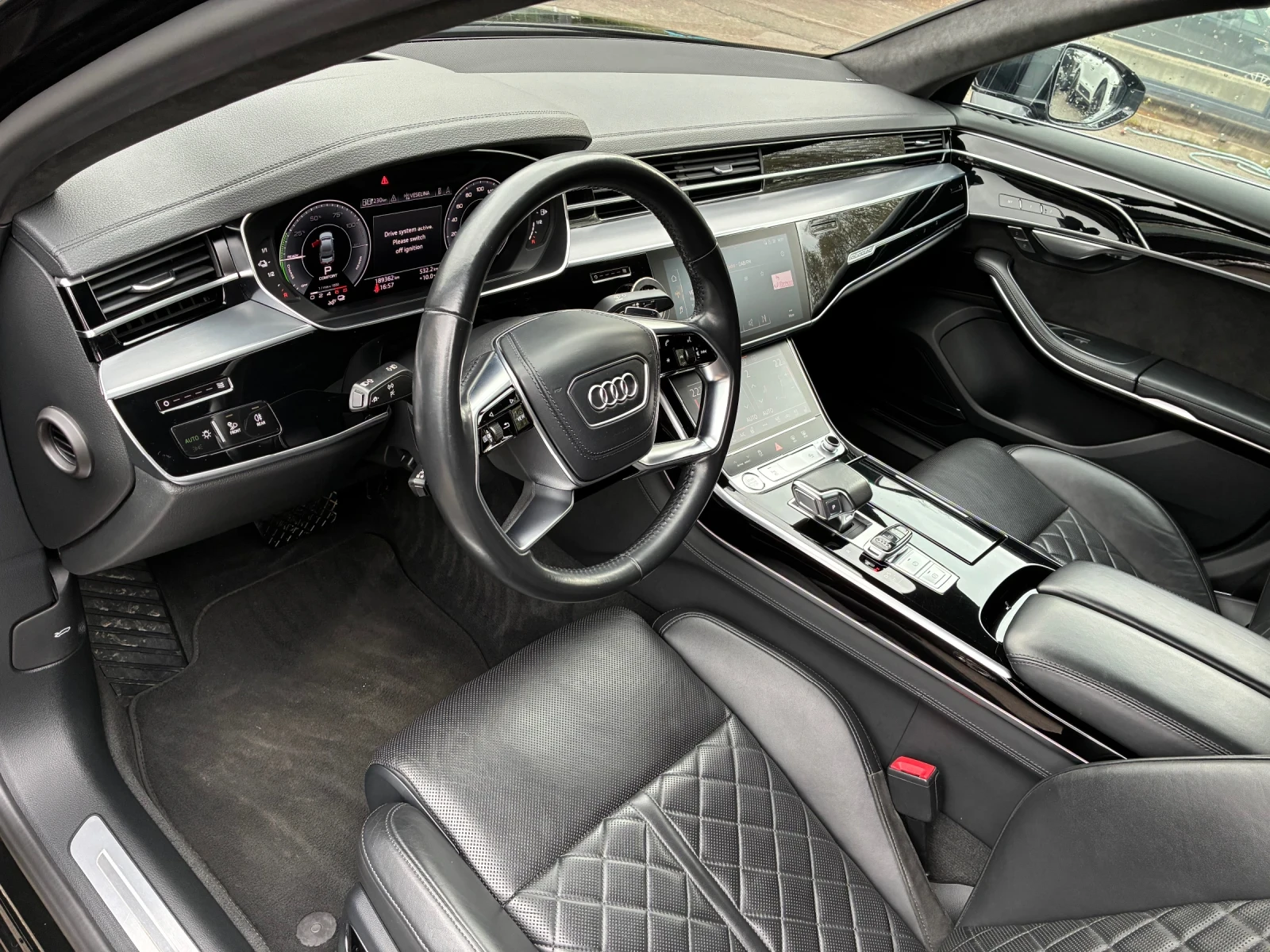 Audi A8 6.0TFSI/Plug in Hybrid/Laser/Pano/HeadUp, снимка 11 - Автомобили и джипове - 54287418