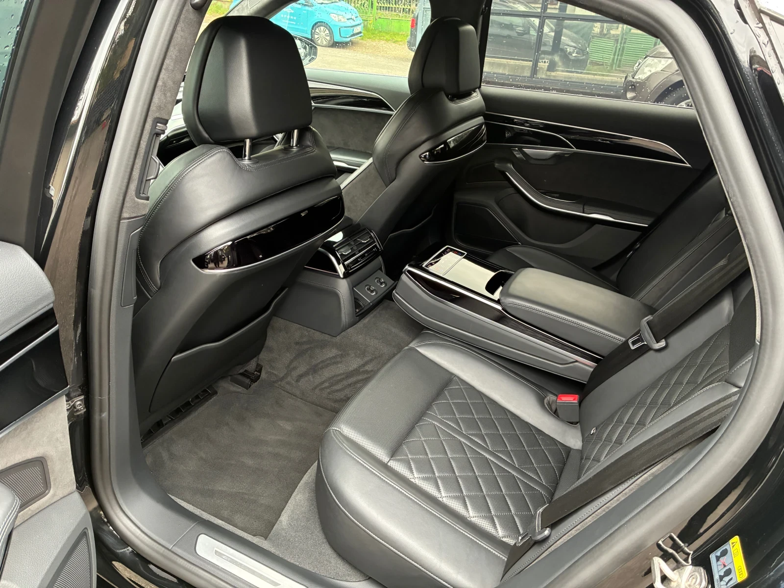 Audi A8 6.0TFSI/Plug in Hybrid/Laser/Pano/HeadUp, снимка 9 - Автомобили и джипове - 54287418