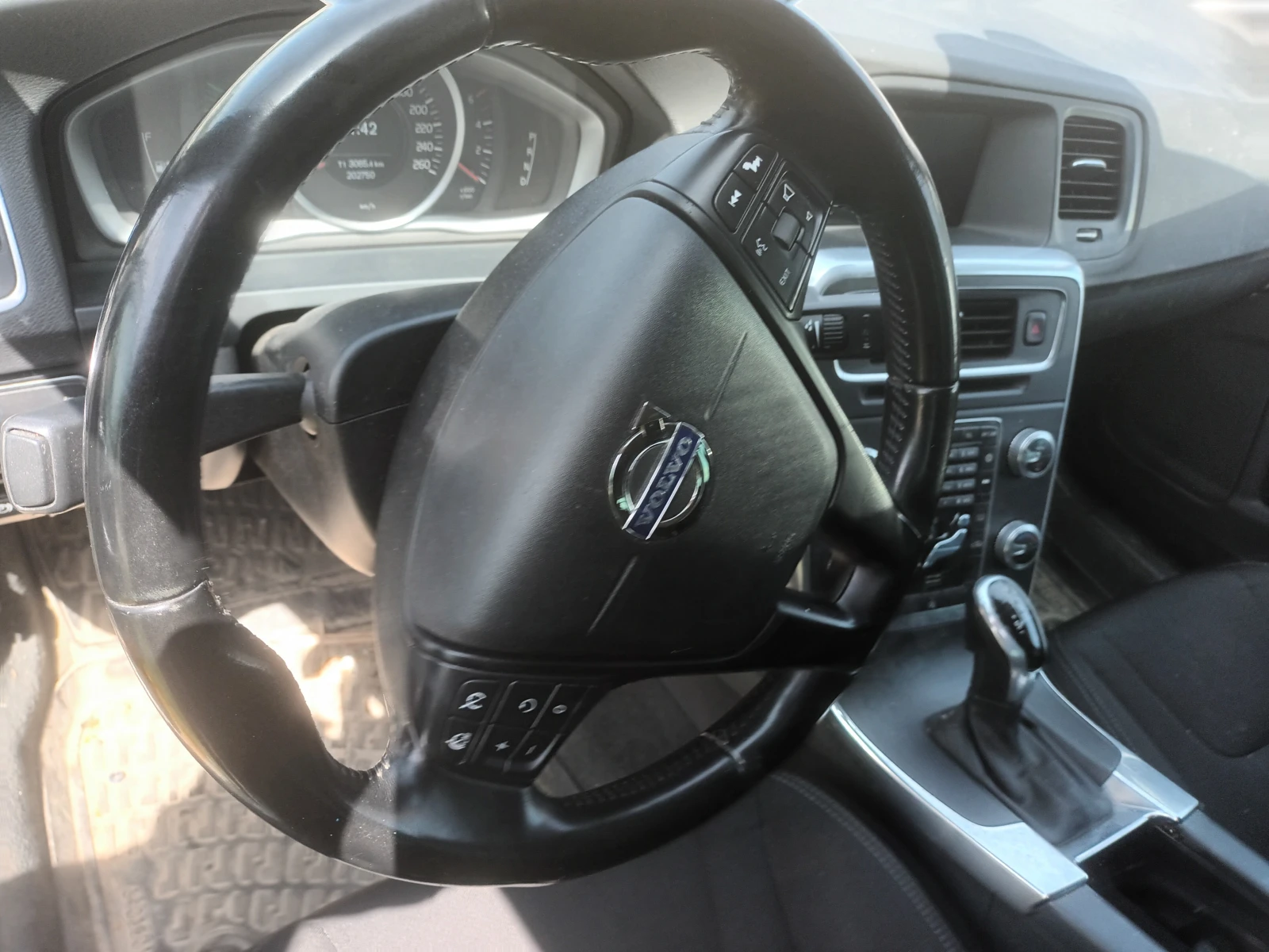 Volvo V60, снимка 3 - Автомобили и джипове - 54501803