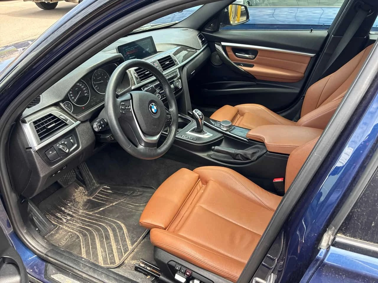 BMW 330 * 4MATIC * АВТОКРЕДИТ * ОТ ПРЕДСТАВИТЕЛСТВО, снимка 6 - Автомобили и джипове - 54635255