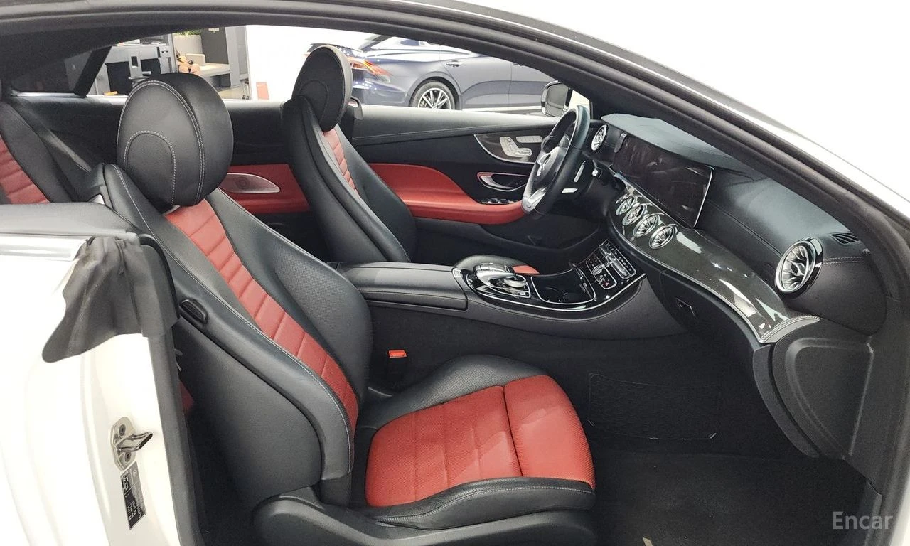 Mercedes-Benz E 400 4MATIC* 360CAM* DISTRONIC* HEAD-UP* AMG-PACK* , снимка 14 - Автомобили и джипове - 54683284