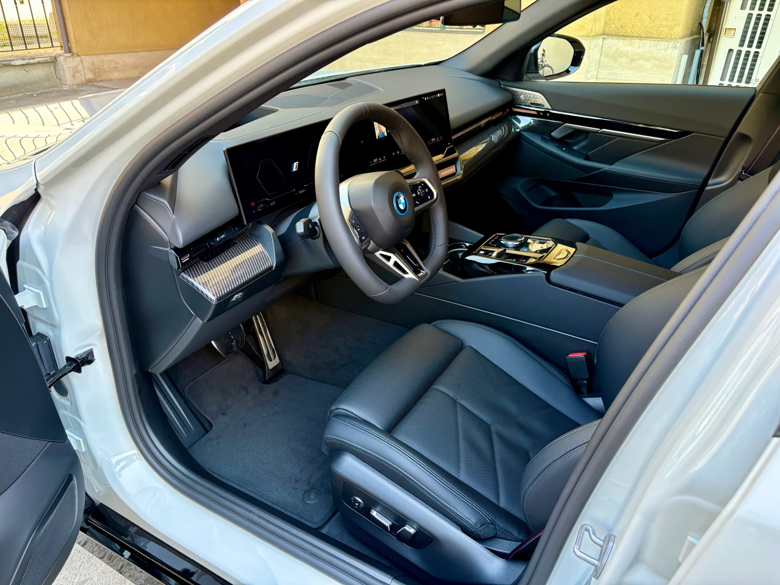 BMW 530E xDrive M Sport Pro, снимка 8 - Автомобили и джипове - 54719366