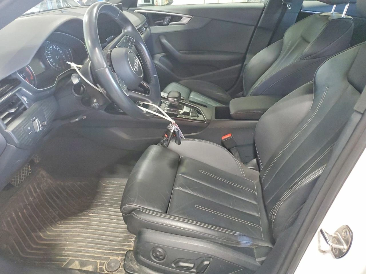 Audi A4 2.0l Premium, снимка 7 - Автомобили и джипове - 54743420