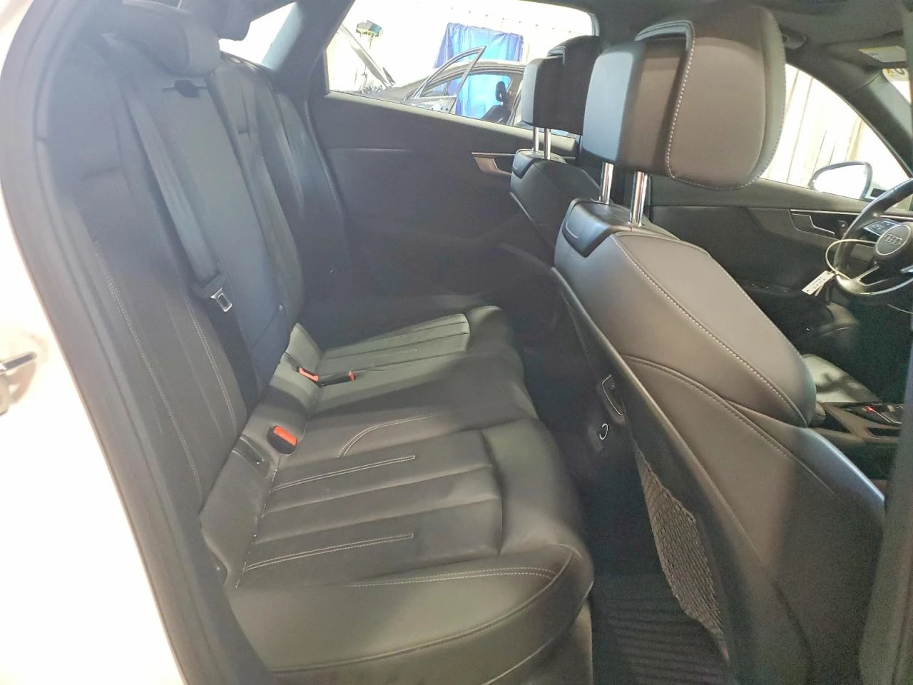 Audi A4 2.0l Premium, снимка 10 - Автомобили и джипове - 54743420