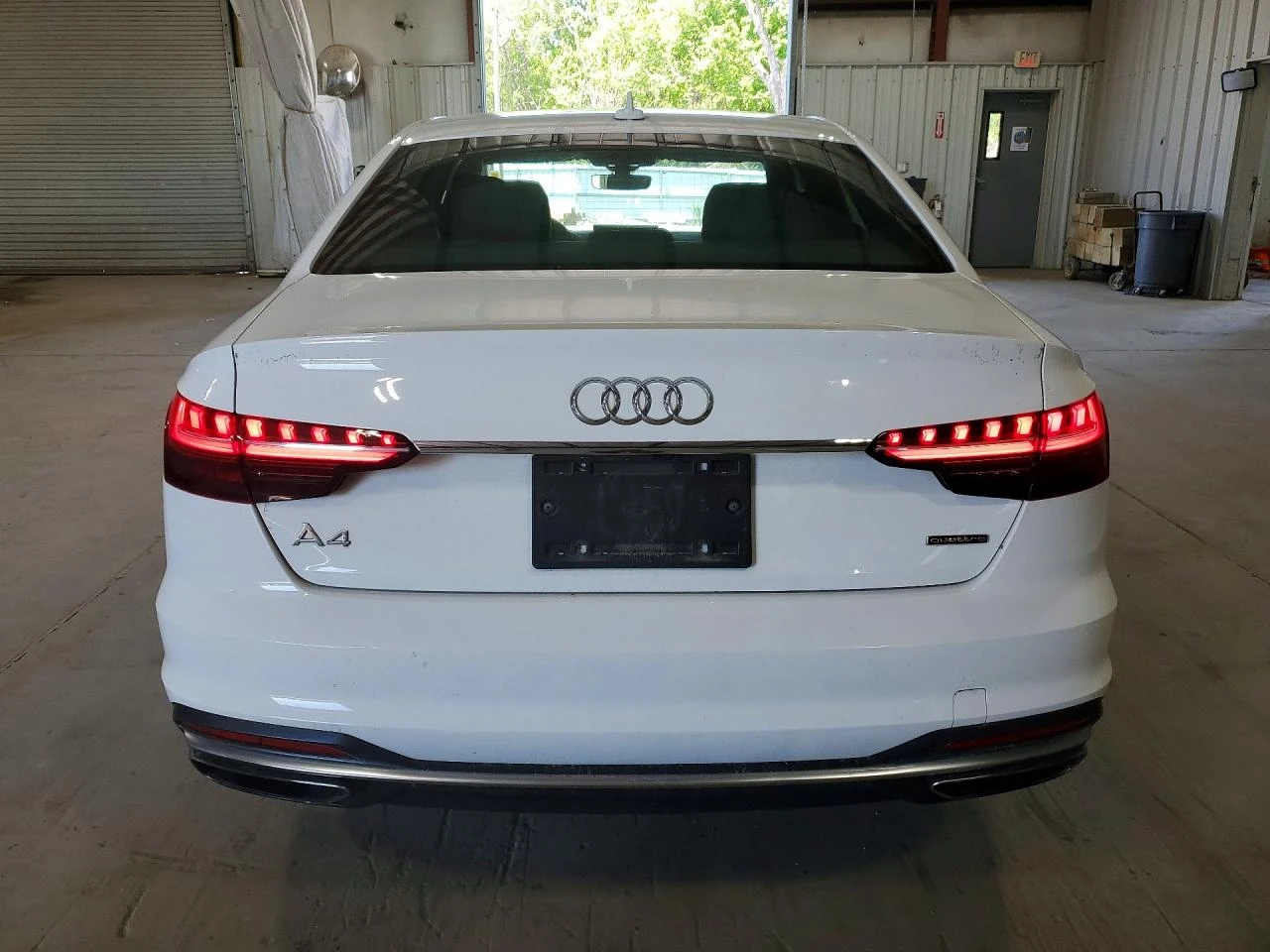 Audi A4 2.0l Premium, снимка 6 - Автомобили и джипове - 54743420