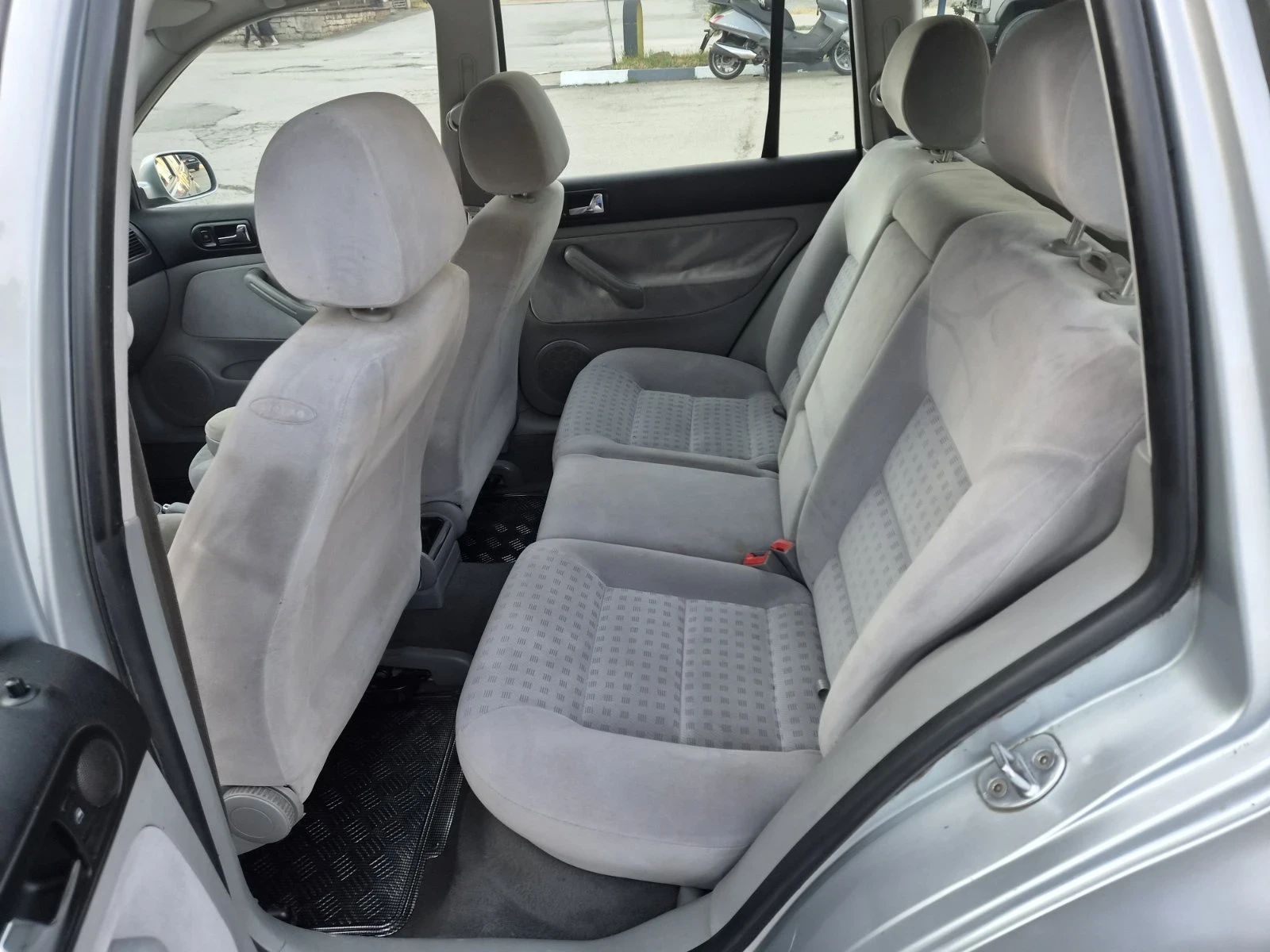 VW Golf 1.9 TDI, снимка 10 - Автомобили и джипове - 55220311