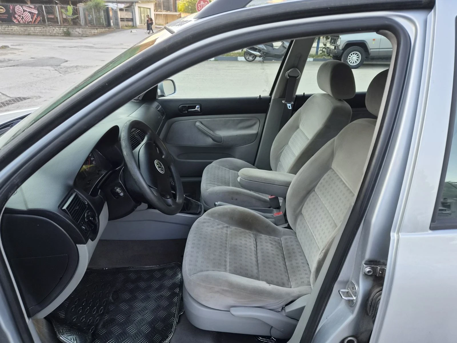 VW Golf 1.9 TDI, снимка 9 - Автомобили и джипове - 55220311