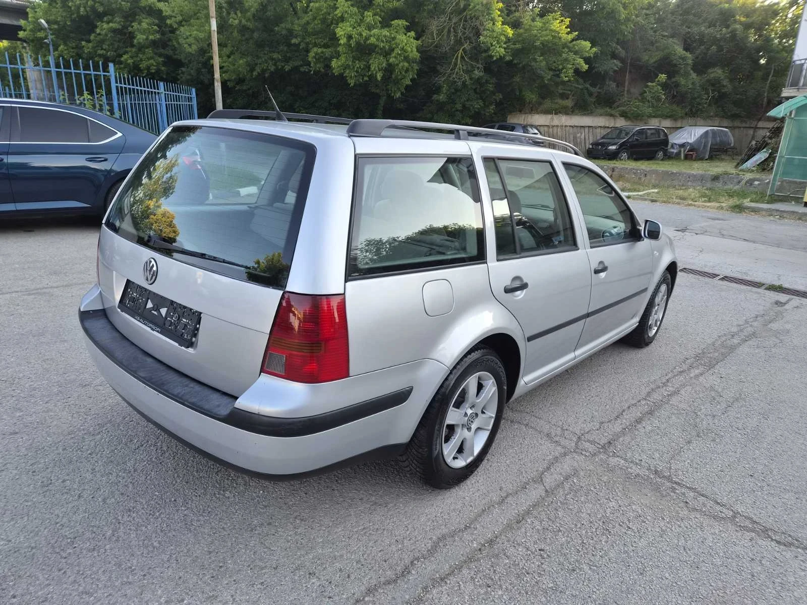 VW Golf 1.9 TDI, снимка 7 - Автомобили и джипове - 55220311
