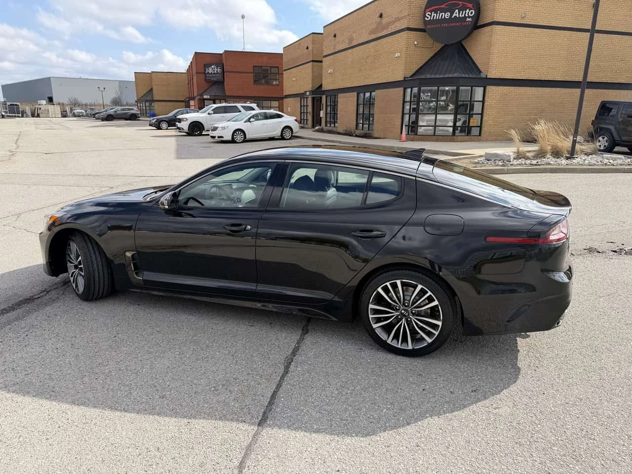 Kia Stinger * GT Line AWD Leather Brand new Brakes & Tires * C, снимка 6 - Автомобили и джипове - 55343500