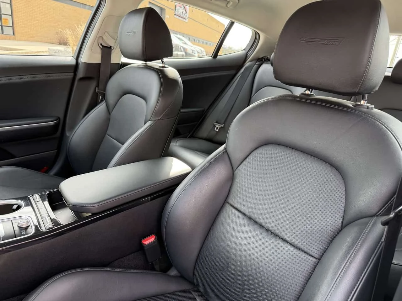 Kia Stinger * GT Line AWD Leather Brand new Brakes & Tires * C, снимка 14 - Автомобили и джипове - 55343500