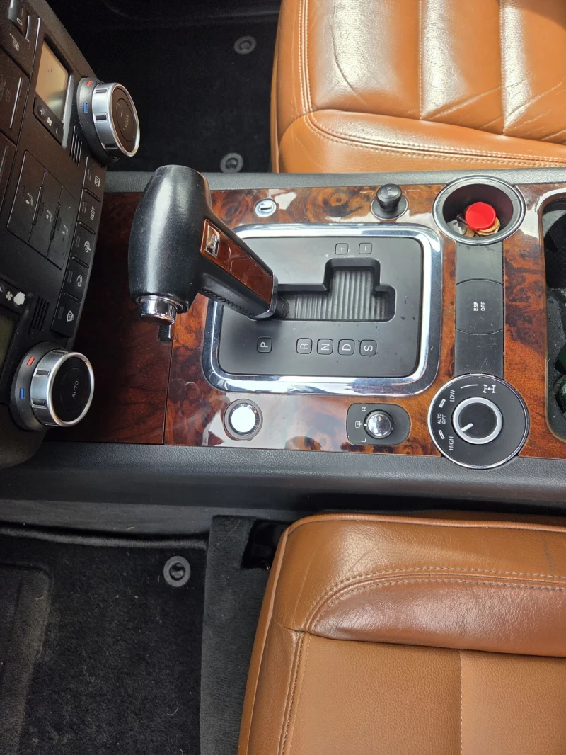 VW Touareg, снимка 17 - Автомобили и джипове - 52647061