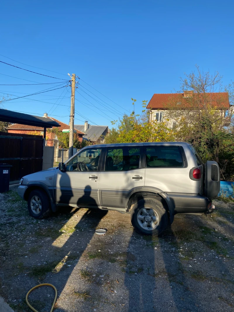 Nissan Terrano 2.7 TDi , снимка 4 - Автомобили и джипове - 52257811