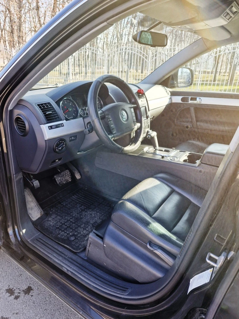 VW Touareg 3.0 TDI V6 240hp, снимка 11 - Автомобили и джипове - 48741083