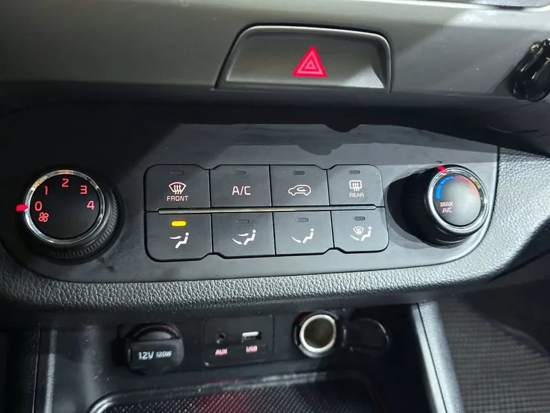 Kia Sportage 2.0 CRDi 4WD, снимка 17 - Автомобили и джипове - 54274971