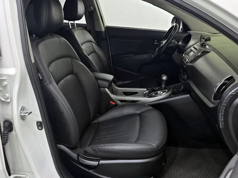 Kia Sportage 2.0 CRDi 4WD, снимка 12 - Автомобили и джипове - 54274971