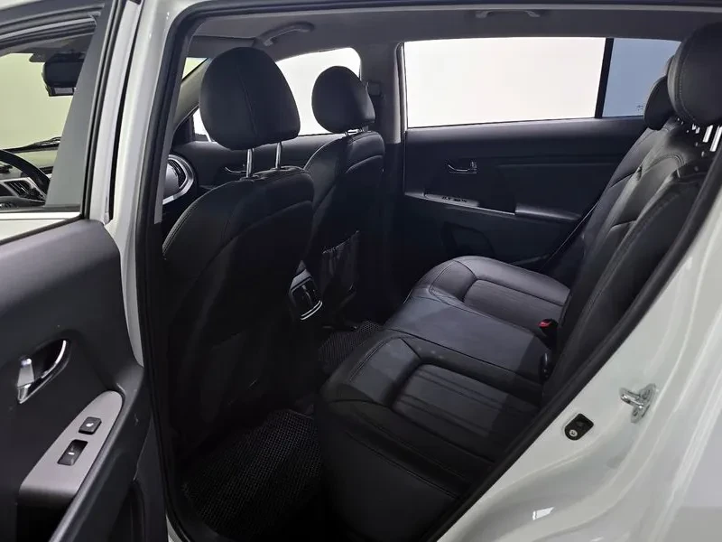 Kia Sportage 2.0 CRDi 4WD, снимка 11 - Автомобили и джипове - 54274971