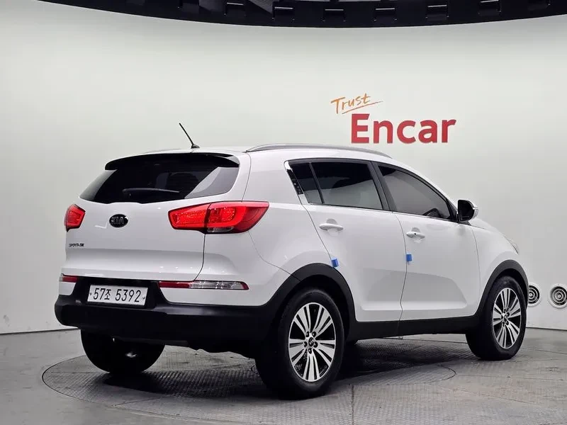 Kia Sportage 2.0 CRDi 4WD, снимка 2 - Автомобили и джипове - 54274971