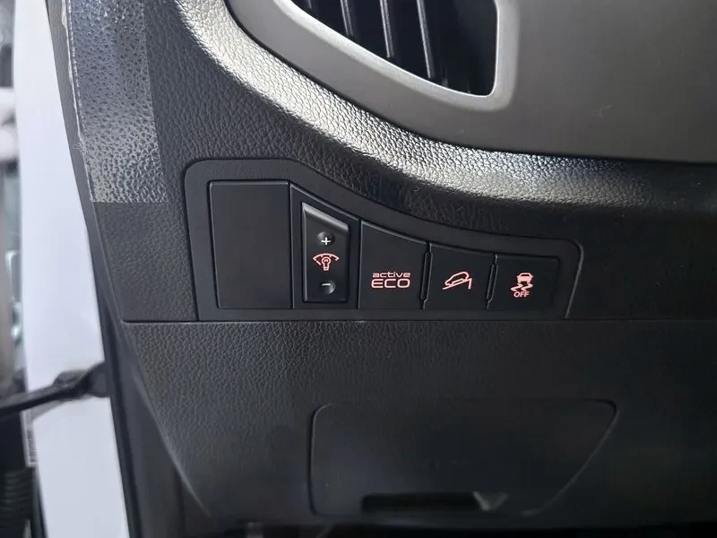 Kia Sportage 2.0 CRDi 4WD, снимка 13 - Автомобили и джипове - 54274971