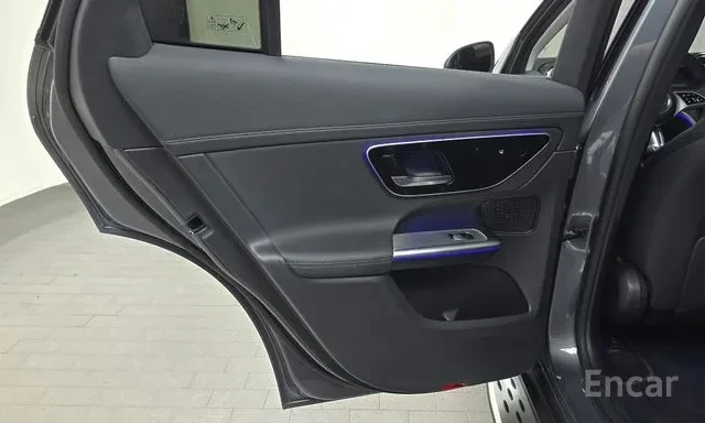 Mercedes-Benz GLC 220 D * AMG * ОБДУХВАНЕ * 360 КАМЕРА * ПАНОРАМА * , снимка 13 - Автомобили и джипове - 55879374