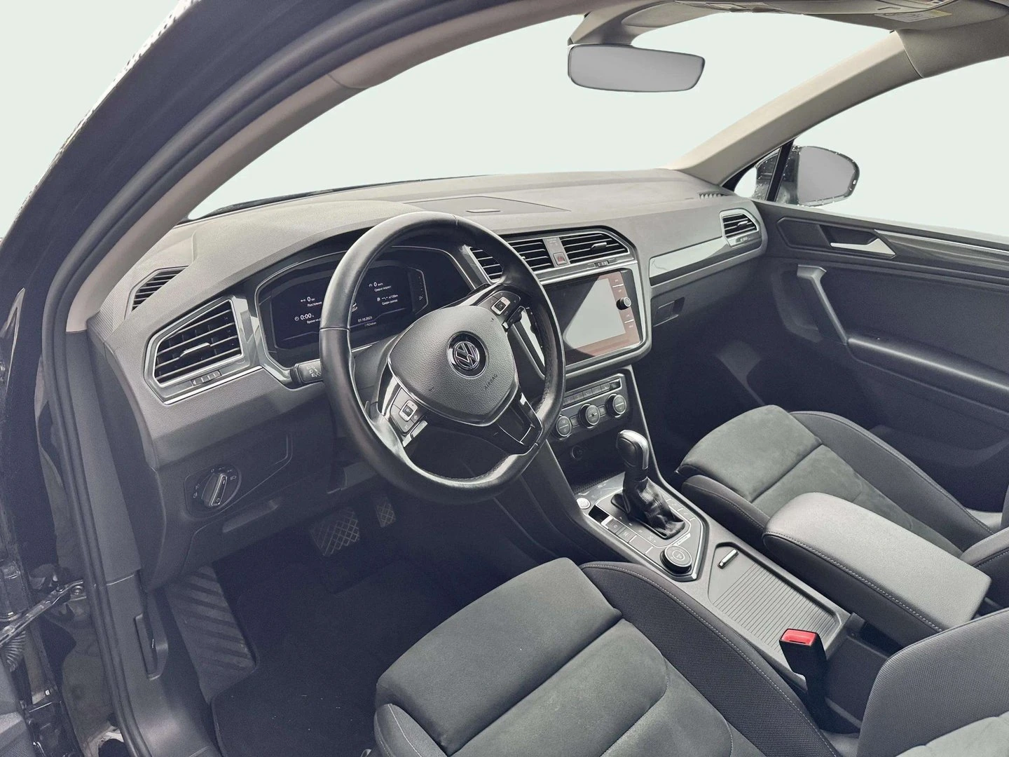 VW Tiguan 2.0 TDI SCR DSG 4MO Highline - изображение 8