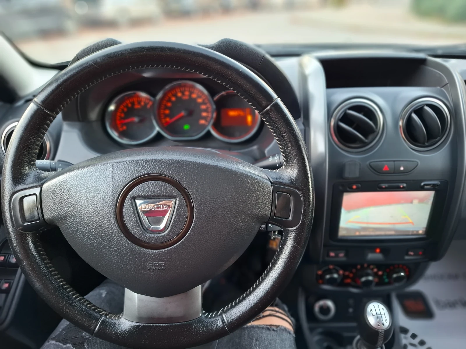 Dacia Duster 1.5dCi * 4x4 * КЛИМАТИК * ИТАЛИЯ * НАВИ *  - изображение 10