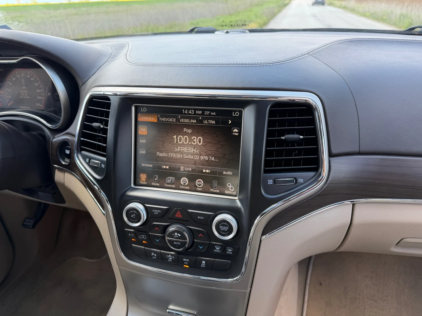 Jeep Grand cherokee 3.0CRD Overland 4x4 Distronic Camera, снимка 15 - Автомобили и джипове - 54915789