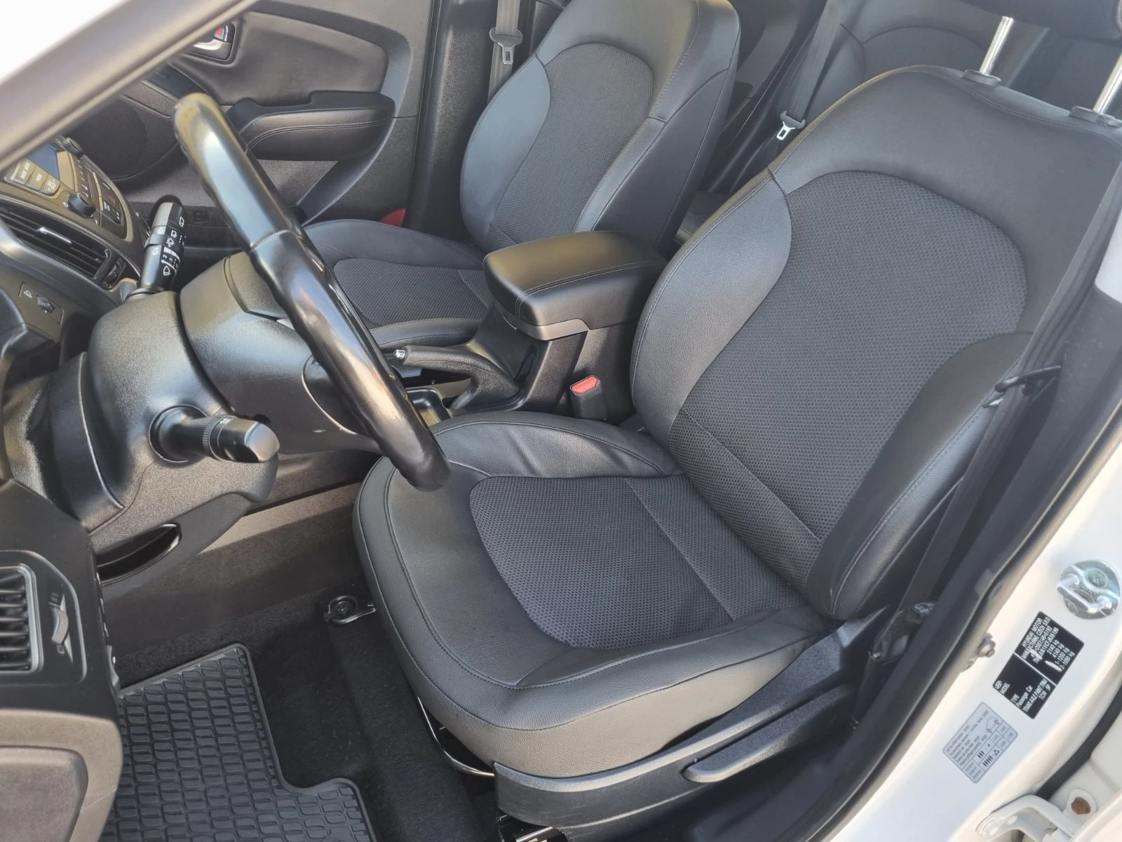 Hyundai IX35 2.0 CRDi 4x4, снимка 11 - Автомобили и джипове - 56357892