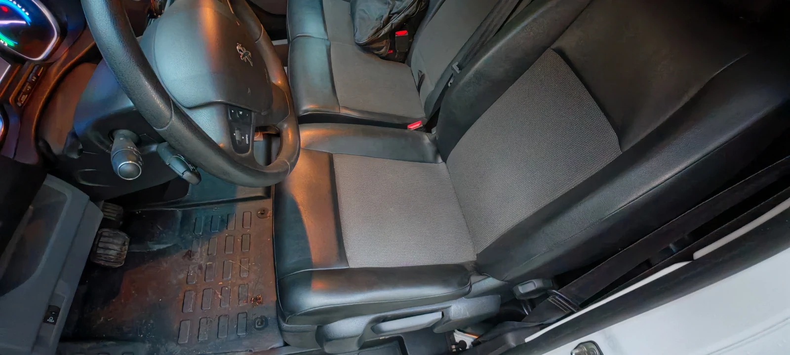 Peugeot Expert 75kw/h 55 000 km, снимка 14 - Бусове и автобуси - 54936126