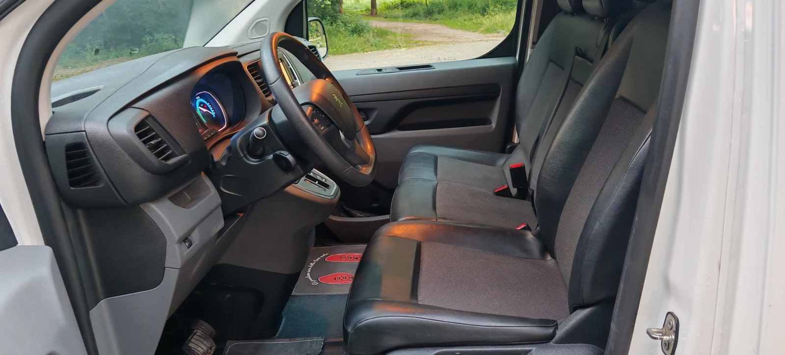 Peugeot Expert 75kw/h 55 000 km, снимка 13 - Бусове и автобуси - 54936126