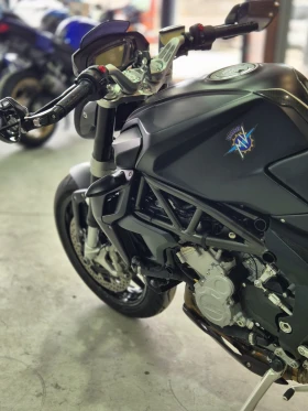 MV Agusta Brutale 800Dragstar 9000км! ABS TC Нов внос от ШВЕЙЦАРИЯ!, снимка 11