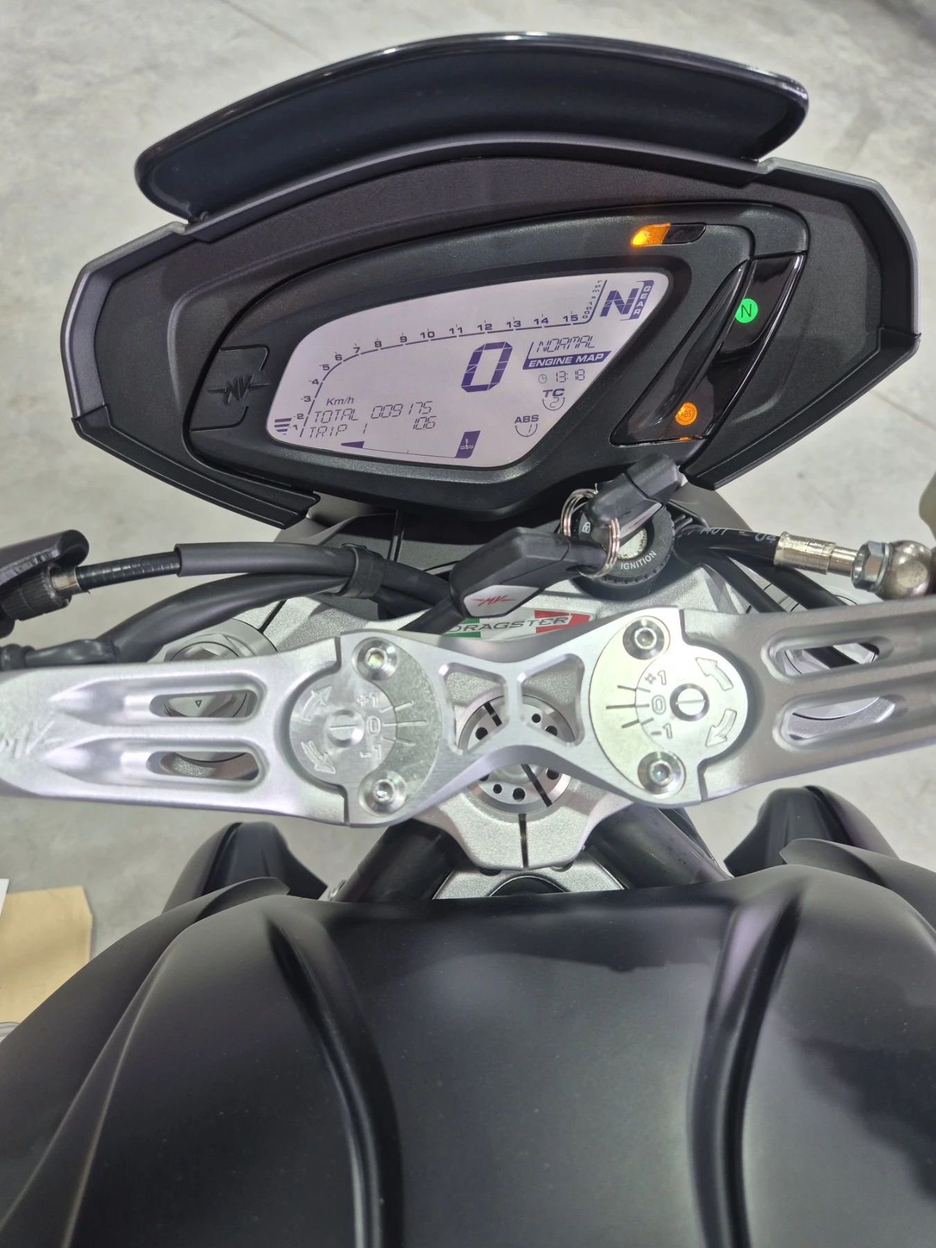 MV Agusta Brutale 800Dragstar 9000км! ABS TC Нов внос от ШВЕЙЦАРИЯ!, снимка 17 - Мотоциклети и мототехника - 54414492