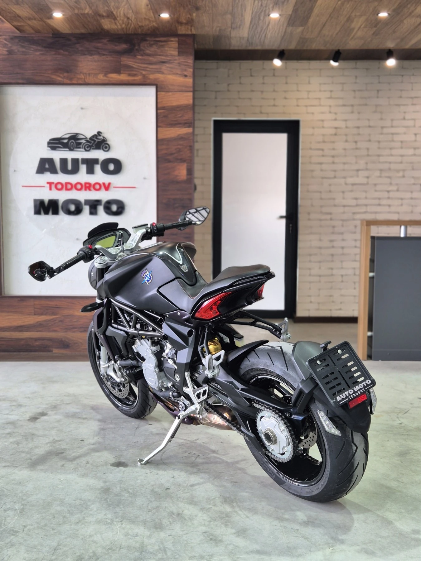 MV Agusta Brutale 800Dragstar 9000км! ABS TC Нов внос от ШВЕЙЦАРИЯ!, снимка 5 - Мотоциклети и мототехника - 54414492