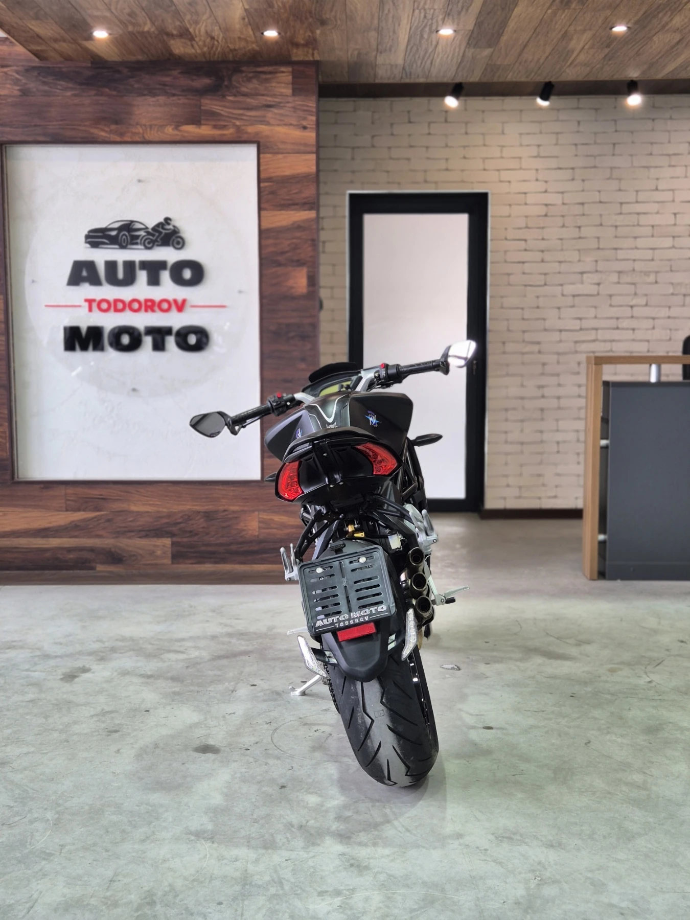 MV Agusta Brutale 800Dragstar 9000км! ABS TC Нов внос от ШВЕЙЦАРИЯ!, снимка 6 - Мотоциклети и мототехника - 54414492