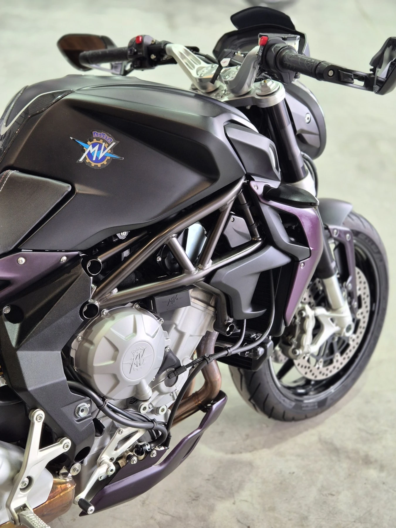 MV Agusta Brutale 800Dragstar 9000км! ABS TC Нов внос от ШВЕЙЦАРИЯ!, снимка 10 - Мотоциклети и мототехника - 54414492