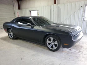     Dodge Challenger SXT* * * 