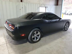     Dodge Challenger SXT* * * 